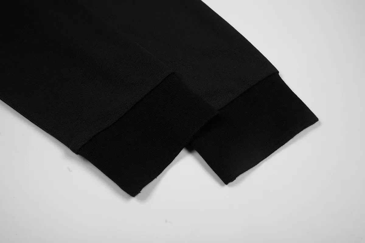 P200 White background picture [Evergreen all year round] Style number: 25101# (on sale all year round) Color: black white label/black red label/navy blue white label/navy blue red label/white/pink/grey Size: S to Pearlescent buttons on white background ✅ - The placket chiffon film is professionally processed ✅ -Ralph Lauren's classic Malaysian logo Polo｜Unlock the British retro sports style. Use 220g heavy double-sided piqué cotton to create a tall silhouette. The iconic Malaysian embroidery logo interprets American origin. The solid color system can easily control formal and casual scenes.